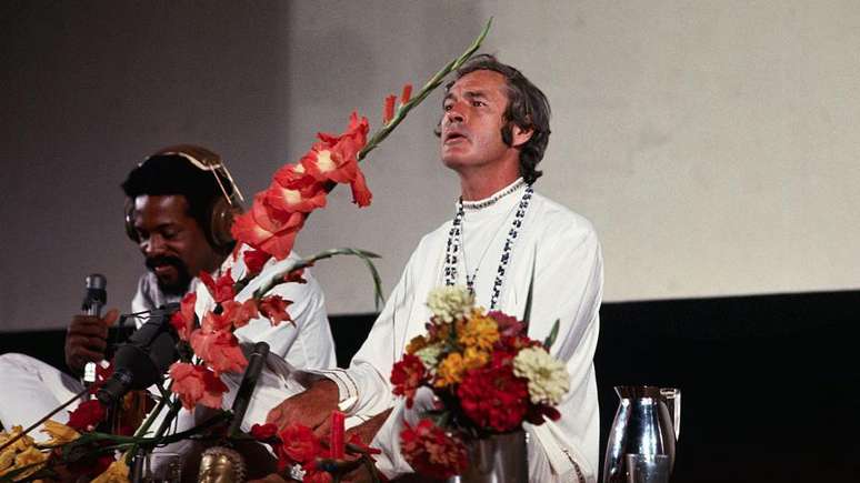 Nos anos 1960, o psic&oacute;logo americano Timothy Leary (1920-1996) incentivava as pessoas a 'se ligar, se sintonizar e cair fora'