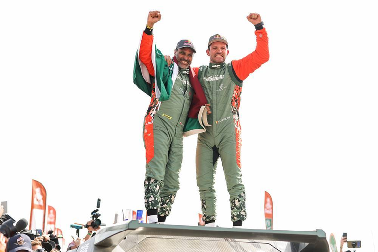 Nasser Al-Attiyah celebra sua sexta conquista no rally