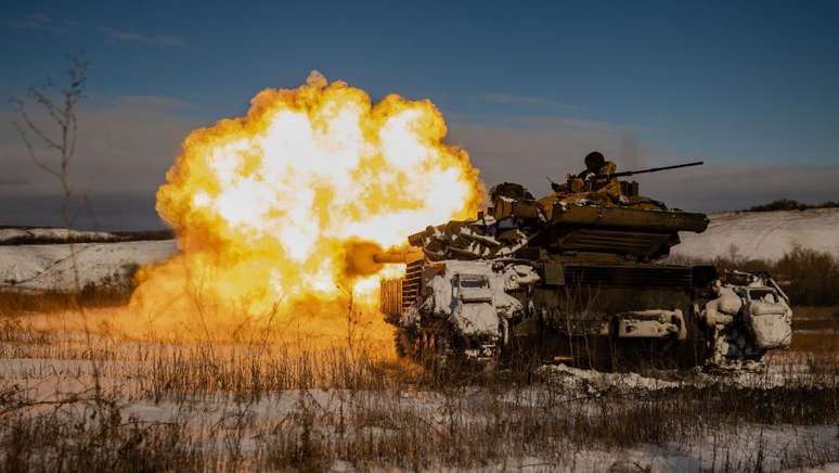 Omar descreveu combates ferozes e frequentes explos&otilde;es na linha de frente