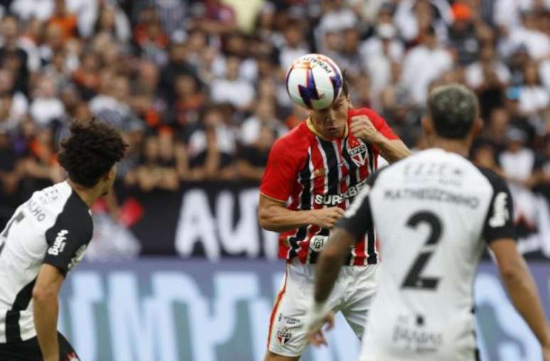 Tapia comemora gol pelo S&atilde;o Paulo &ndash;