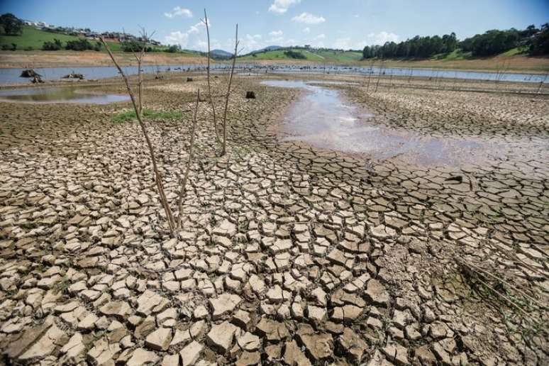 Reservat&oacute;rio Jaguari-Jacare&iacute;, no interior de S&atilde;o Paulo, enfrenta a pior seca da &uacute;ltima d&eacute;cada