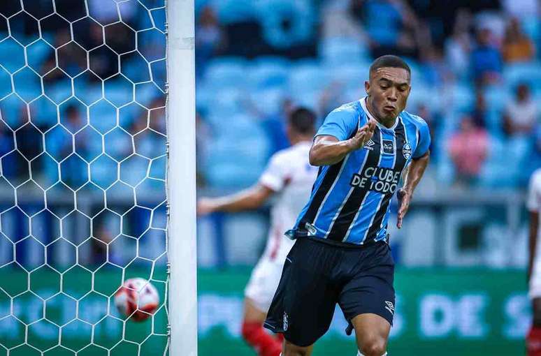 గ్రేమియో స్కోర్ చేశాడు, కానీ కాస్ట్రో ఒప్పించలేదు -