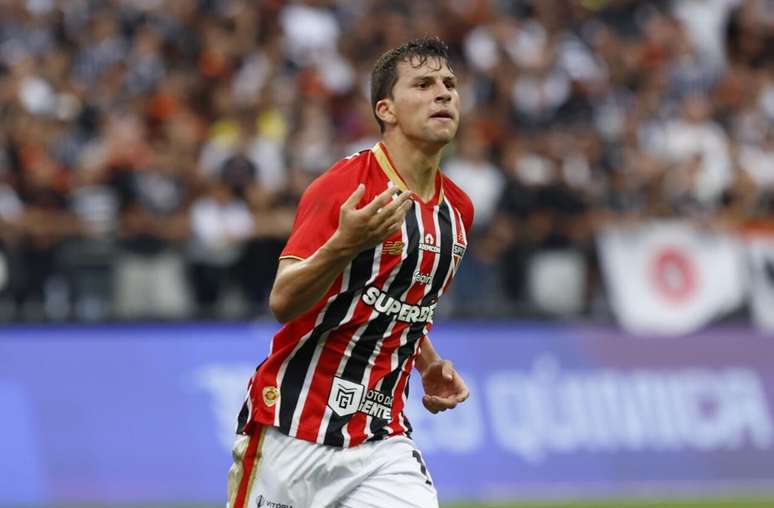 Tapia comemora gol pelo S&atilde;o Paulo &ndash;