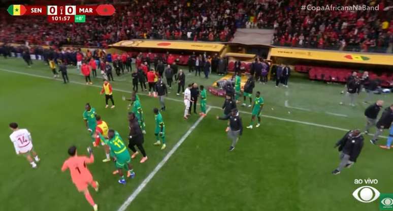 Senegaleses se recusam a jogar por ordem do t&eacute;cnico, em protesto contra p&ecirc;nalti inexistente &ndash;