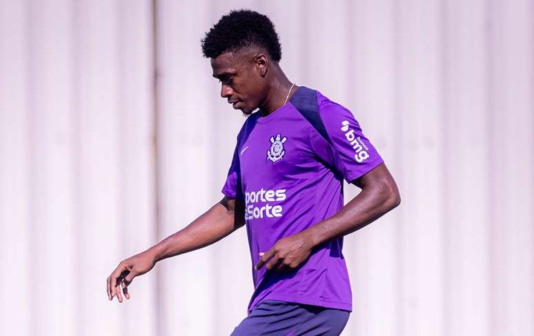 F&eacute;lix Torres em treino pelo Corinthians &ndash;