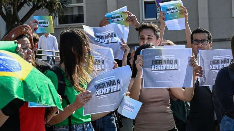 Manifesta&ccedil;&atilde;o de estudantes brasileiros contra xenofobia em Portugal