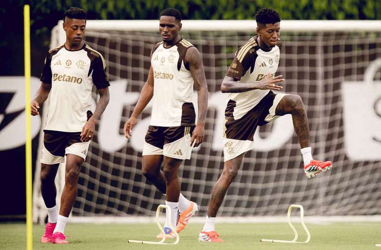 Titulares do Flamengo em treino no Ninho do Urubu &ndash;