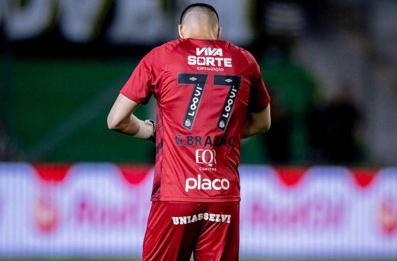 Gabriel Braz&atilde;o pegou p&ecirc;nalti, mas viu Santos levar empate do Guarani &ndash;