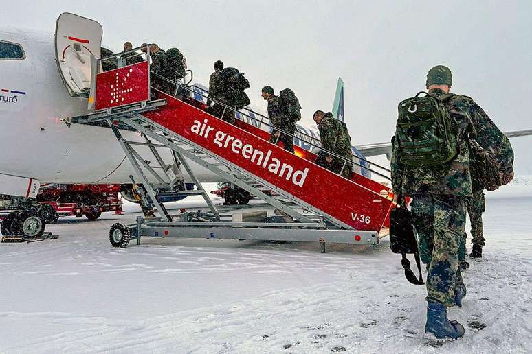 Trump reagiu com raiva &agrave; decis&atilde;o de oito pa&iacute;ses europeus de enviar tropas para a Groenl&acirc;ndia