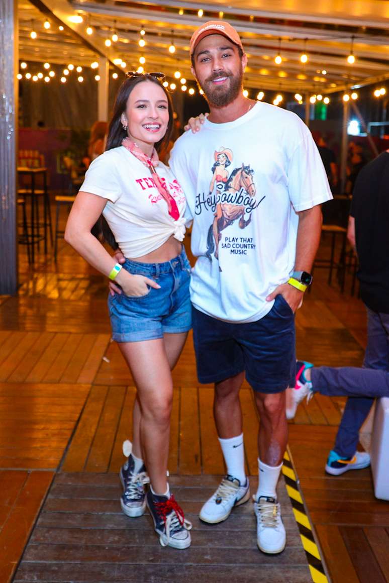 Larissa Manoela e Andr&eacute; Luiz Frambach 