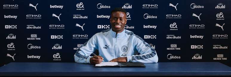 Marc Guehi sendo anunciado pelo City 