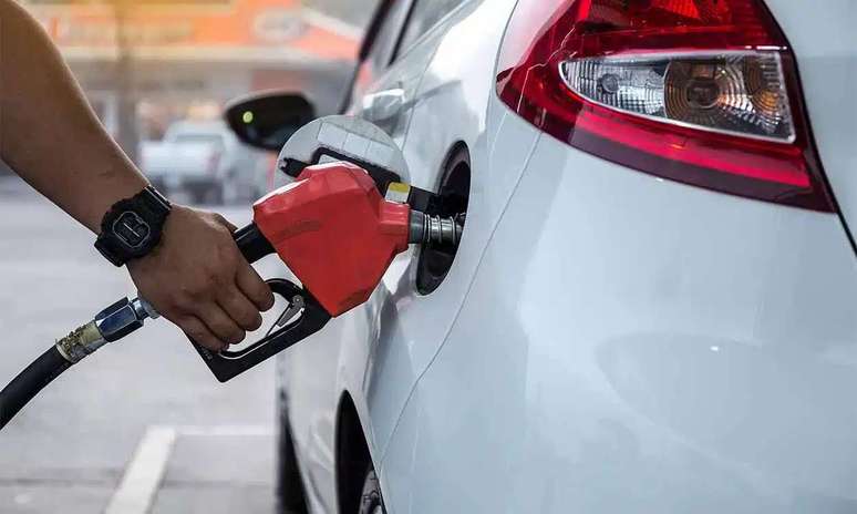 Saiba como economizar combust&iacute;vel e prolongar a vida &uacute;til do carro