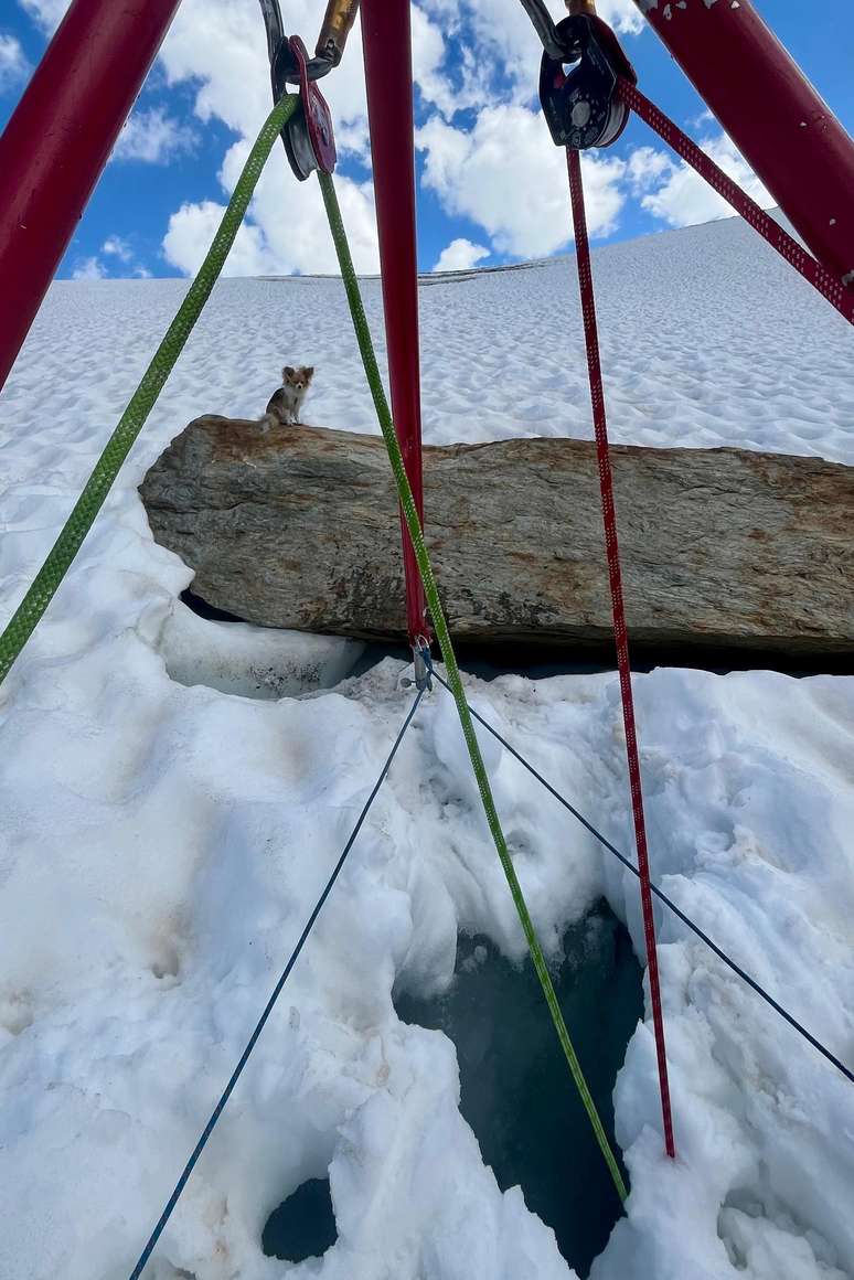 A estrutura constru&iacute;da pelos socorristas permitiu resgatar Jan com seguran&ccedil;a