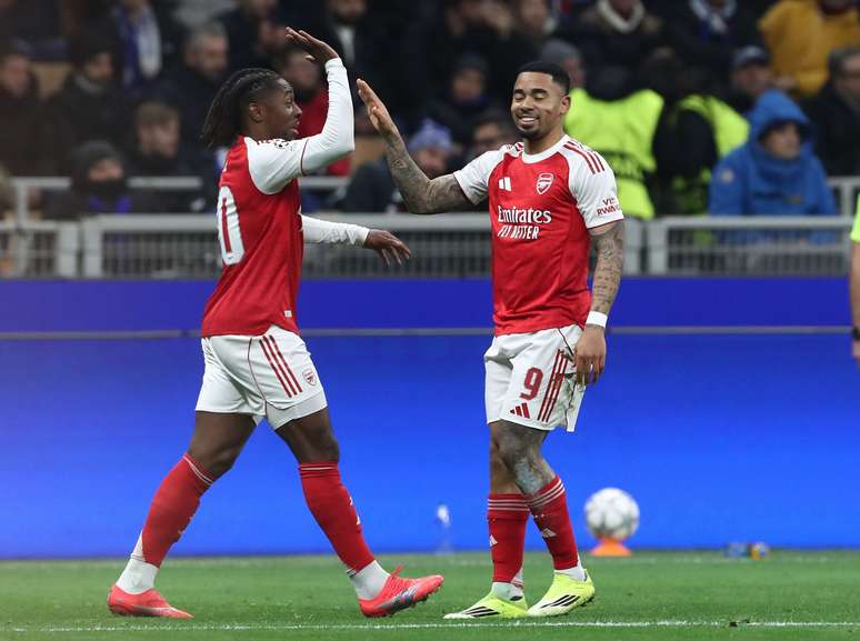 Gabriel Jesus comemorando o primeiro do Arsenal 