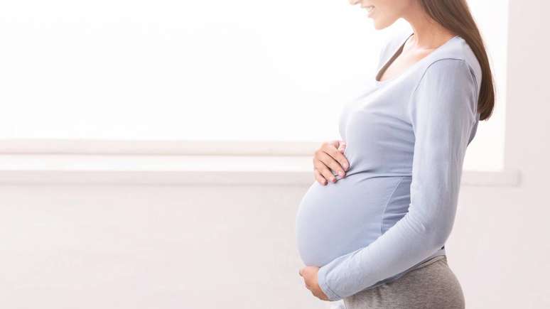 M&eacute;dicos tamb&eacute;m avaliam que deixar uma gestante com febre alta sem tratamento pode representar risco, j&aacute; que infec&ccedil;&otilde;es e hipertermia est&atilde;o ligadas a maior chance de complica&ccedil;&otilde;es na gravidez &ndash; depositphotos.com / Milkos