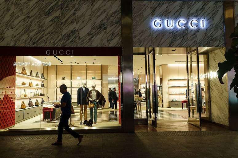 A Kering, empresa controladora de marcas de luxo como Gucci e Balenciaga, sofreu recentemente um vazamento de dados que afetou informa&ccedil;&otilde;es de clientes