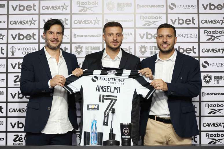 Anselmi&nbsp; j&aacute; sabia do transfer ban e, mesmo assim, aceitou o projeto do Botafogo &ndash;