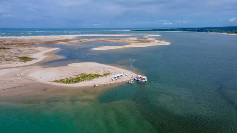 అరకాజులో మా ప్రయాణ చిట్కాలను చూడండి: ప్రధాన పర్యాటక ఆకర్షణలు, బీచ్ గైడ్ మరియు ఇతర తప్పిపోలేని పర్యటనలు.