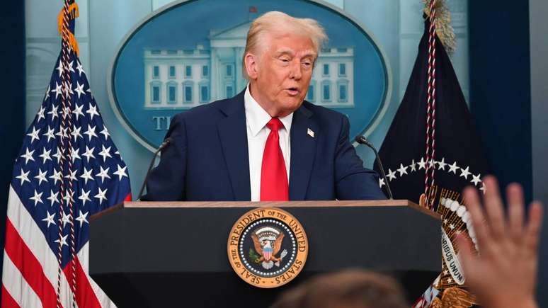 A decis&atilde;o do Reino Unido de aceitar devolver o arquip&eacute;lago de Chagos provocou rea&ccedil;&atilde;o imediata do ex-presidente dos Estados Unidos, Donald Trump &ndash; depositphotos.com / thenews2.com