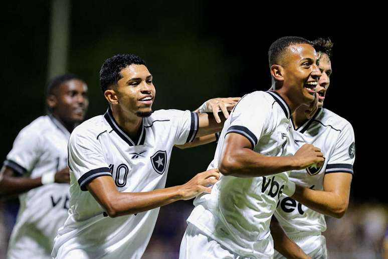 Kauan Toledo viveu uma maratona de jogos e alternou entre Copinha e Carioca neste in&iacute;cio de temporada &ndash;