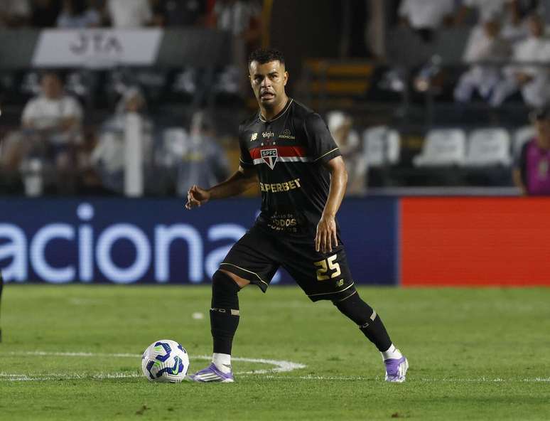 Alisson atuou apenas 45 minutos pelo S&atilde;o Paulo nessa temporada &ndash;