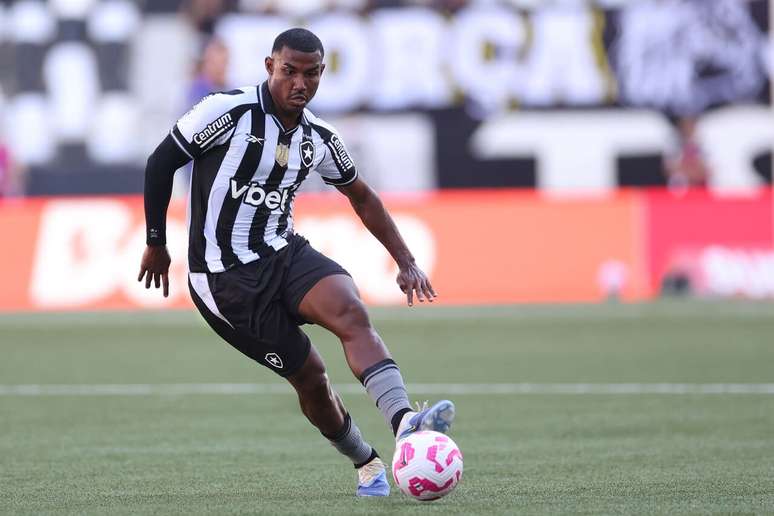 Vasco fez sondagem por Cuiabano, que defendeu o Botafogo em 2025 &ndash;