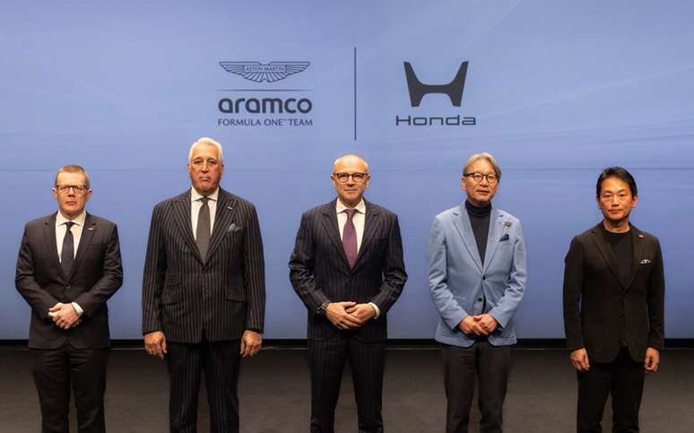 Andy Cowell, Lawrence Stroll (Aston Martin), Stefano Domenicali (F1), Toshihiro Mibe (CEO Honda) e Koji Watanabe (CEO Honda Racing): Muita pompa e poucos sorrisos