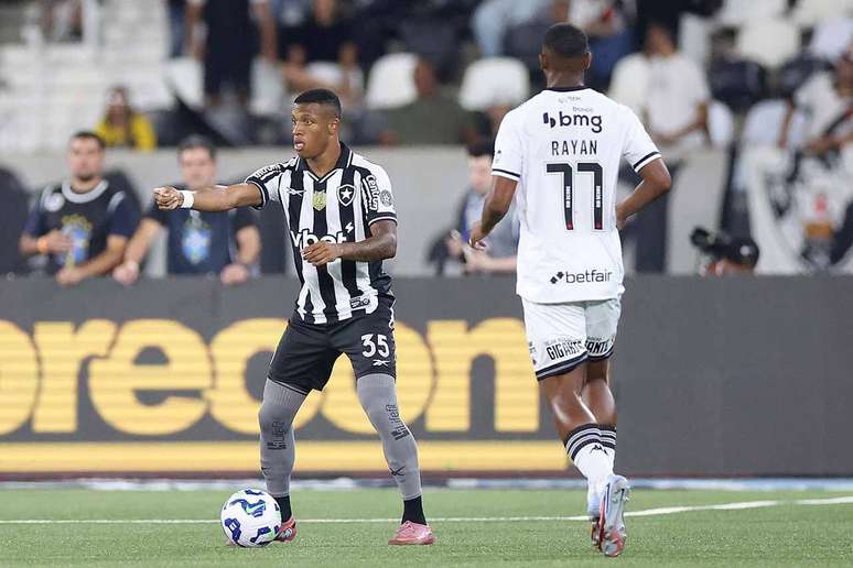 Danilo chegou ao Botafogo no ano passado e se tornou a contrata&ccedil;&atilde;o mais cara da hist&oacute;ria do clube &ndash;