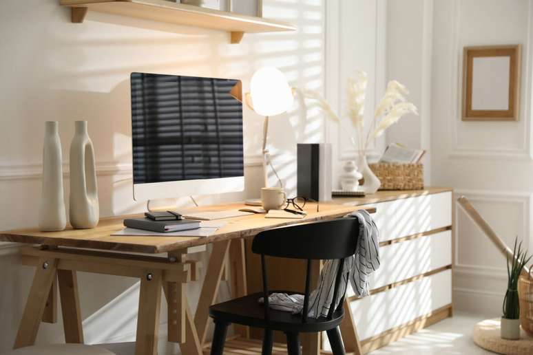 Organizar a mesa e separar os materiais necess&aacute;rios reduz interrup&ccedil;&otilde;es desnecess&aacute;rias 