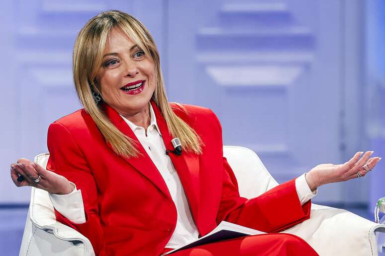 ప్రధాన మంత్రి 'ఓపెన్ అండ్ ఇంటరెస్ట్', కానీ రాజ్యాంగ సమస్యలను ఉదహరించారు