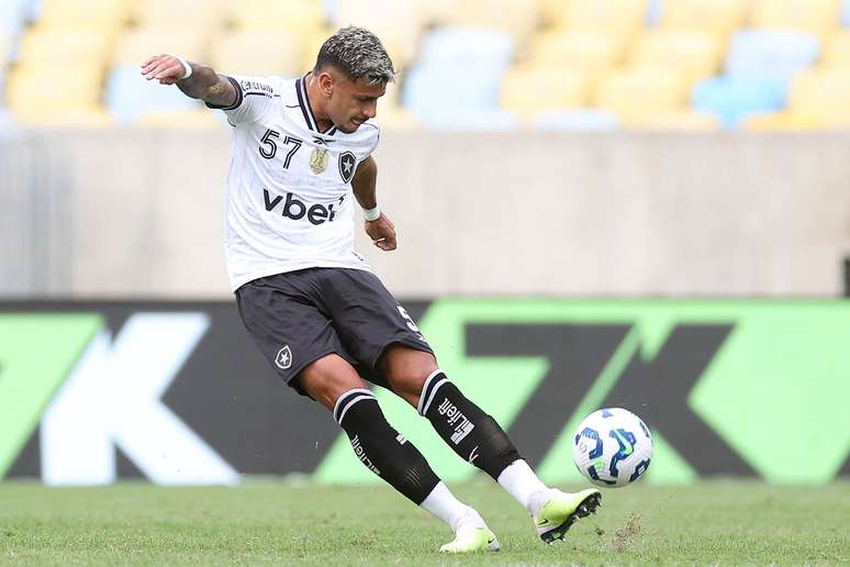 David Ricardo est&aacute; de sa&iacute;da do Botafogo rumo ao futebol russo &ndash;