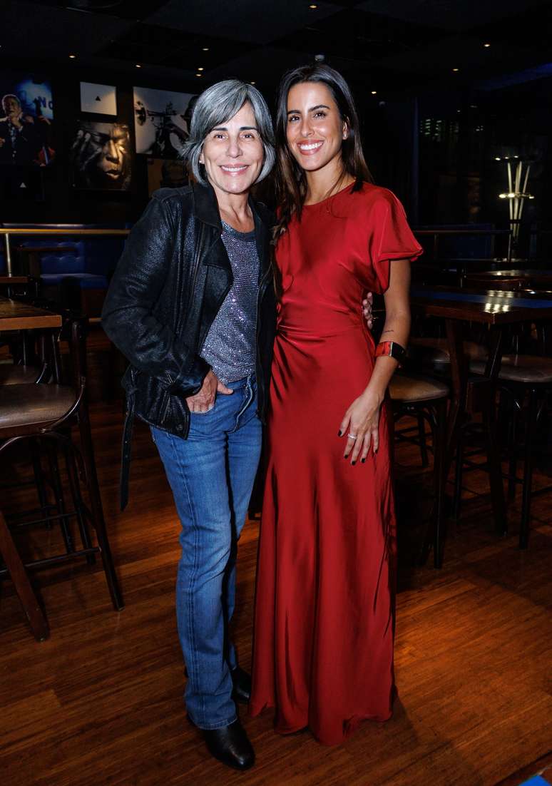 Gl&oacute;ria Pires e Antt&oacute;nia 