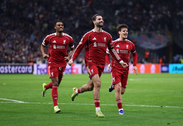 Szoboszlai comemorando o primeiro gol 