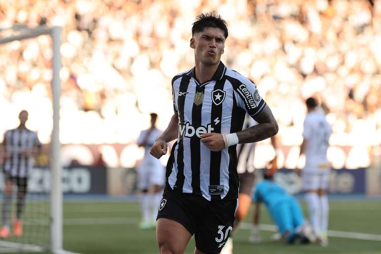 Corr&ecirc;a comemorando um gol pelo Botafogo 