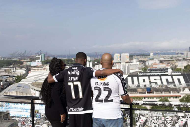 Rayan e sua fam&iacute;lia s&atilde;o crias da Barreira do Vasco &ndash;