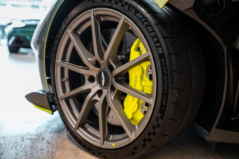 Novo Aston Martin Valhalla