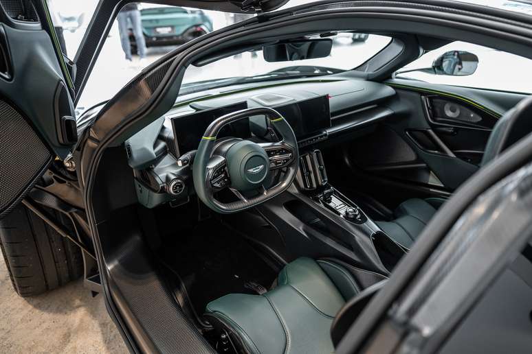 Novo Aston Martin Valhalla