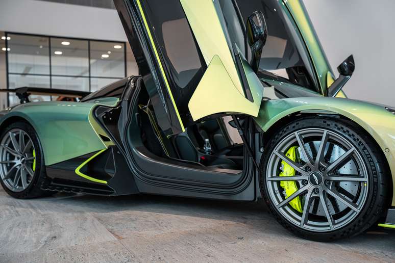 Novo Aston Martin Valhalla