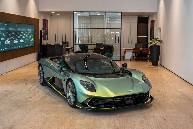 Novo Aston Martin Valhalla