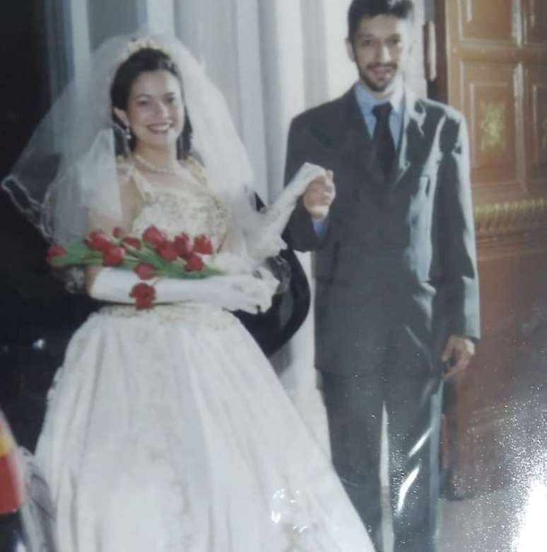 Janaina Reis Miron postou foto ao lado do irm&atilde;o nas redes sociais