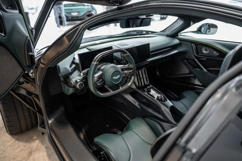 Superesportivo tem estrutura toda em fibra de carbono