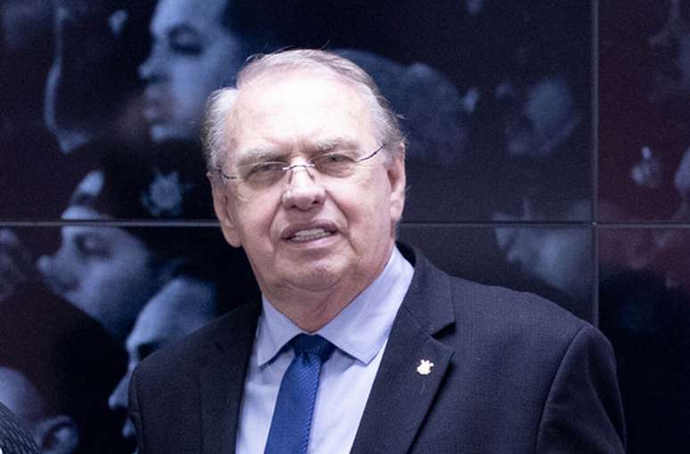 Corinthians, presidido por Osmar Stabile (foto) ter&aacute; dez anos para quitar as d&iacute;vidas negociadas atrav&eacute;s do RCE &ndash;