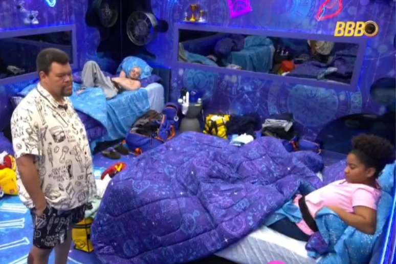 Babu conversa com Ana Paula sobre jogo'