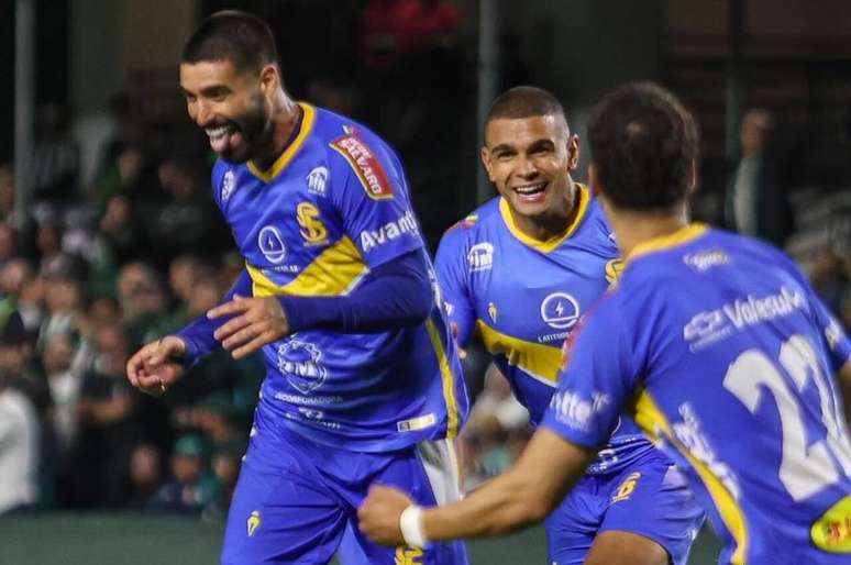 Coritiba e S&atilde;o Joseense duelaram na noite desta quarta-feira (21), pelo Campeonato&nbsp; Paranaense &ndash;