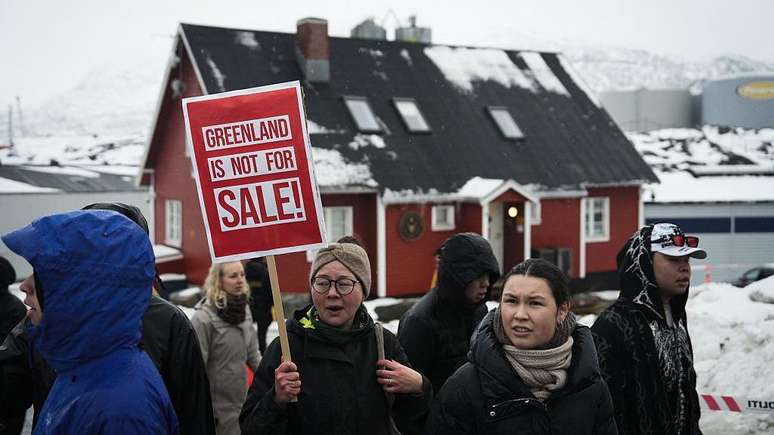 Questionado se estava preparado para fazer uso da for&ccedil;a para conquistar a Groenl&acirc;ndia, Trump respondeu 'sem coment&aacute;rios', o que assustou muitos groenlandeses