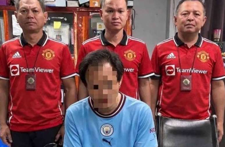 Divulga&ccedil;&atilde;o - Legenda: Policiais se vestiram de f&atilde;s do United para prender torcedor do City acusado de tr&aacute;fico
