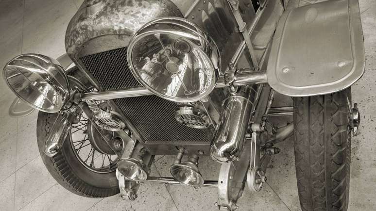 Antigamente, para aumentar a durabilidade das c&oacute;pias fotogr&aacute;ficas, muitos laborat&oacute;rios utilizavam um banho qu&iacute;mico de tonifica&ccedil;&atilde;o s&eacute;pia, que alterava a prata met&aacute;lica da foto, conferindo tons amarronzados &ndash; depositphotos.com / valery