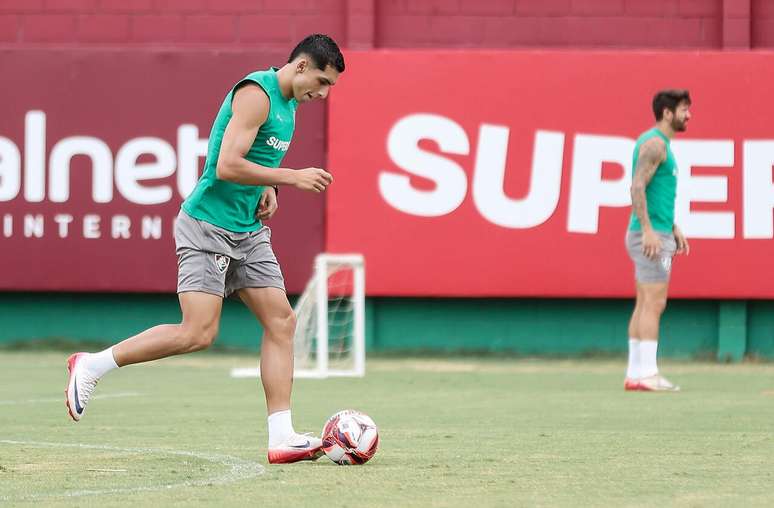 Alvo do Boca Juniors, Serna deve permanecer no Fluminense &ndash;