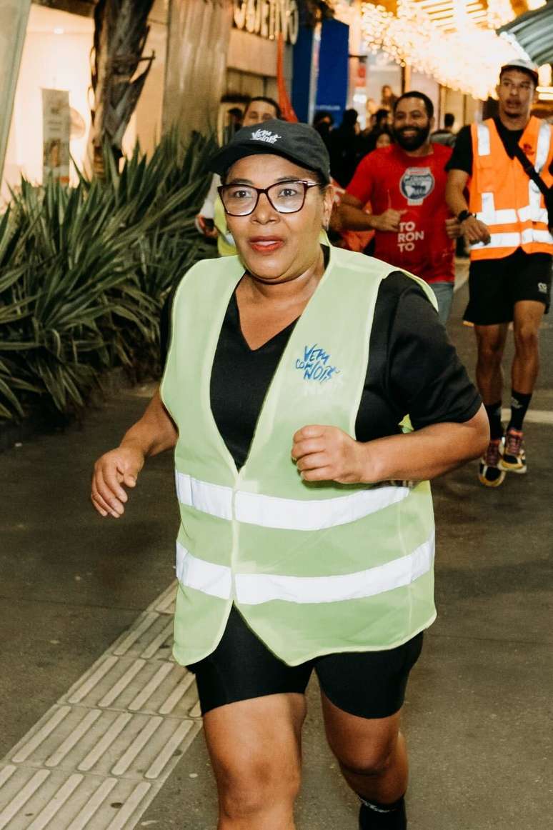 Aos 62 anos, ela decidiu bater o recorde de 15 km de corrida um ano ap&oacute;s colocar um marca-passo