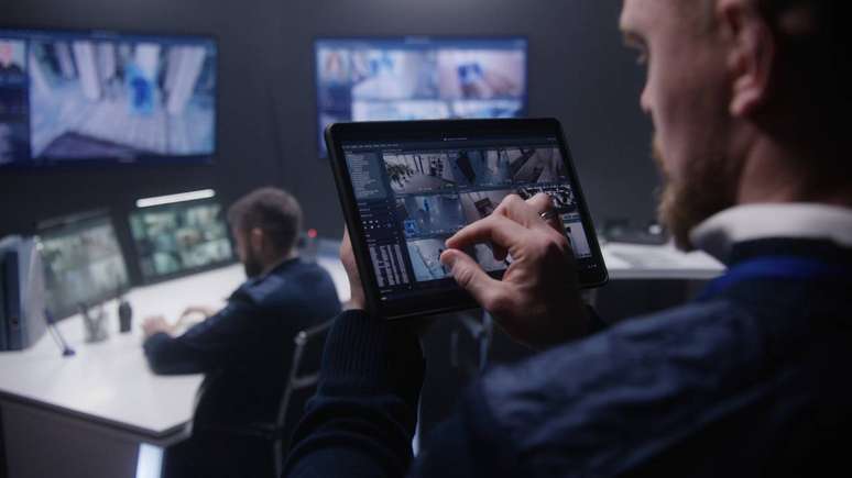 Cada fase &eacute; importante para garantir que o sistema consiga reconhecer um rosto com efici&ecirc;ncia, mesmo em condi&ccedil;&otilde;es de luz diferentes, &acirc;ngulos variados ou pequenas mudan&ccedil;as na express&atilde;o facial &ndash; depositphotos.com / EvgeniyShkolenko